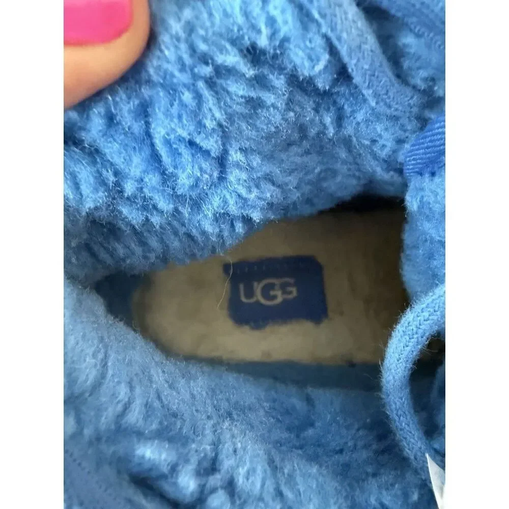 UGG Kids Neumel II Size 3  Blue - Pre Owned.